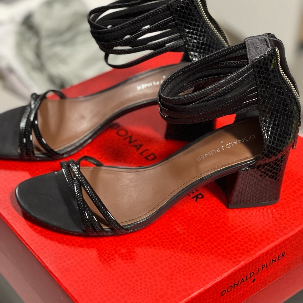 Black leather sandals 8 1/2